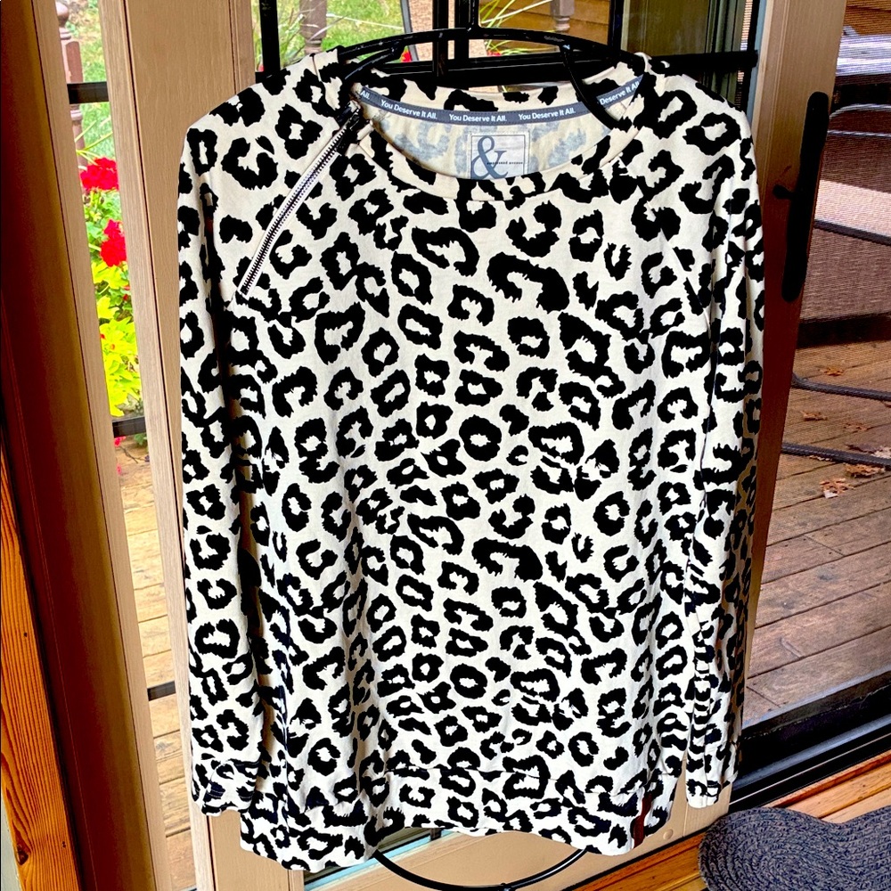 AMPERSAND‎ AVE Black and White Animal Leopard Print Sz. XXL Sweatshirt
